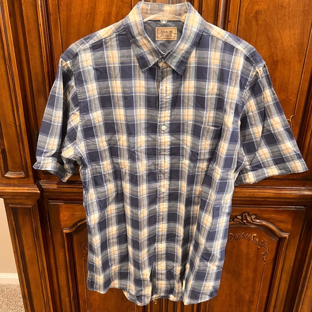 Arrow Men's Blue and Cream Plaid Short Sleeve Shirt Like NEW